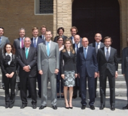 Los Príncipes de Asturias y de Girona junto a los miembros de la Comisión Delegada de la Fundación Príncipe de Girona